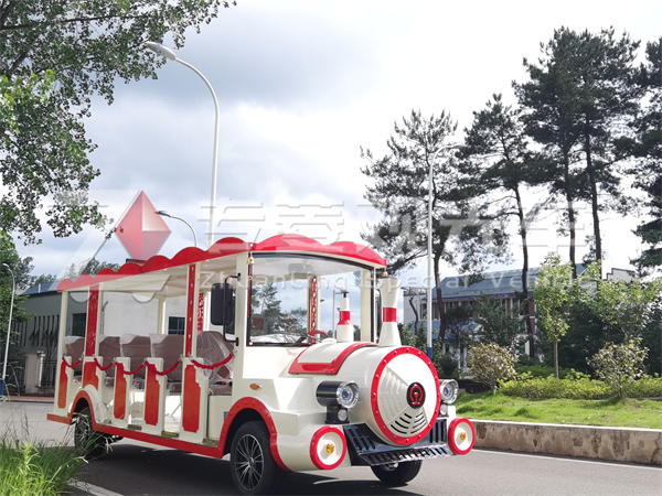 8元时代下的旅游新选择：新能源观光车登场