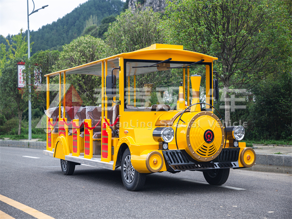 立夏之旅：观光车穿梭季节变换